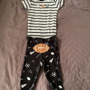 Carter’s baby boys set size 12 Months.